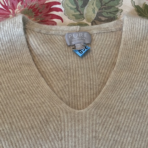 PURE CASHMERE Size 12 Cashmere V-Neck Ribbed Design Sweater Oatmeal Timeless - Picture 13 of 14